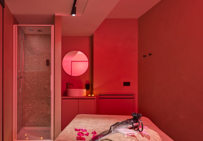 Apartahotel en Clusone - Collina Luxury Relais Resort: Roof Suite with Living Room, Terrace and Jaccuzi Apartahotel en Clusone - Collina Luxury Relais Resort: Roof Suite with Living Room, Terrace and Jaccuzi