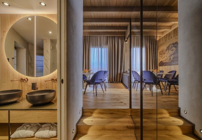 Apartahotel en Clusone - Collina Luxury Relais Resort: Penthouse Grand Suite with Living Room, Terrace and Jaccuzi Apartahotel en Clusone - Collina Luxury Relais Resort: Penthouse Grand Suite with Living Room, Terrace and Jaccuzi