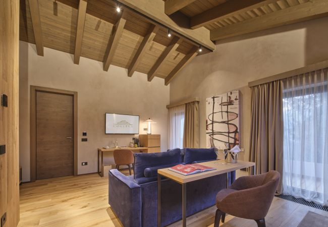 Apartahotel en Clusone - Collina Luxury Relais Resort: Penthouse Grand Suite with Living Room, Terrace and Jaccuzi Apartahotel en Clusone - Collina Luxury Relais Resort: Penthouse Grand Suite with Living Room, Terrace and Jaccuzi