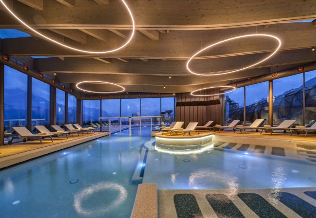 Apartahotel en Clusone - Collina Luxury Relais Resort: Penthouse Grand Suite with Living Room, Terrace and Jaccuzi Apartahotel en Clusone - Collina Luxury Relais Resort: Penthouse Grand Suite with Living Room, Terrace and Jaccuzi